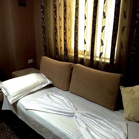 Midtown Cozy Apartment Tirana Exteriör bild